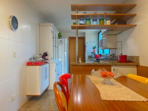 Image 9 - 886448