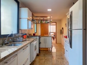 Image 11 - 886448