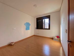 Image 21 - 886448