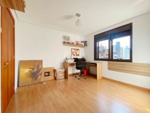 Image 22 - 886448