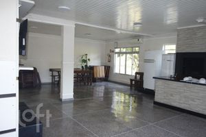 Image 18 - 886449