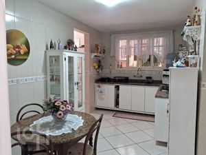 Image 5 - 886453