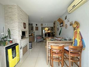 Image 12 - 886462