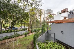 Image 15 - 886466