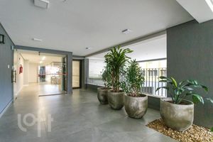 Image 16 - 886466