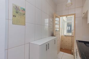 Image 12 - 886467