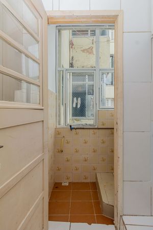 Image 14 - 886467
