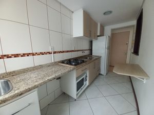 Image 14 - 886500