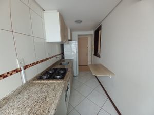Image 15 - 886500