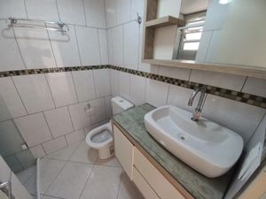 Image 8 - 886500