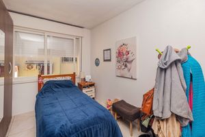 Image 11 - 886508