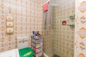 Image 15 - 886508
