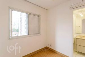 Image 7 - 886518