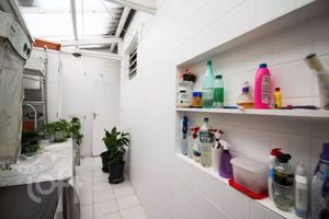 Image 37 - 886519