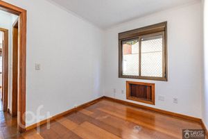 Image 11 - 886521