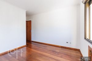 Image 10 - 886521