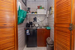 Image 18 - 886523
