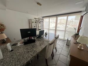 Image 8 - 886523