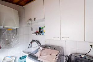 Image 29 - 886525