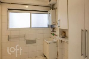 Image 10 - 886527