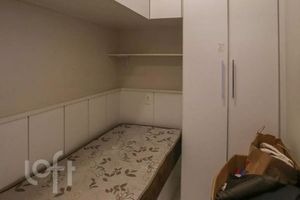 Image 11 - 886527