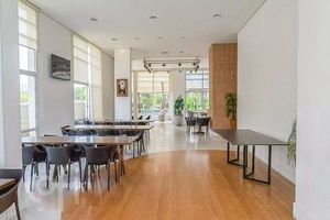 Image 35 - 886527
