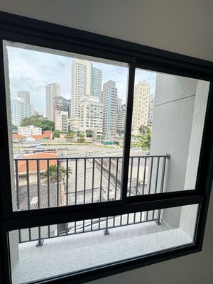 Image 0 - 886529