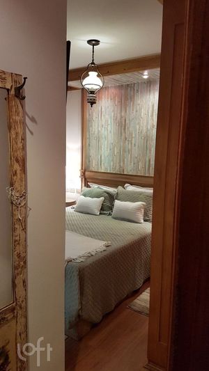Image 18 - 886530