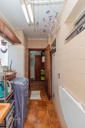 Image 37 - 886530