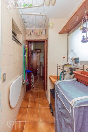 Image 36 - 886530