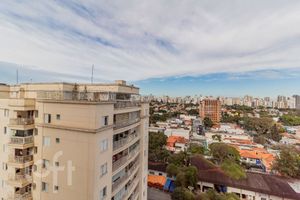 Image 21 - 886530
