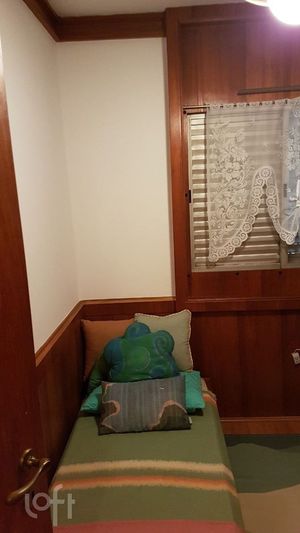 Image 19 - 886530