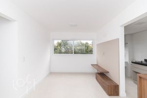 Image 1 - 886532