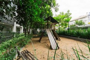 Image 47 - 886532