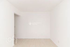 Image 18 - 886532