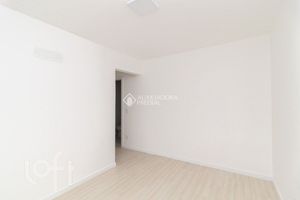 Image 17 - 886532
