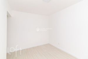 Image 19 - 886532