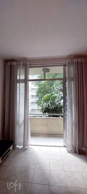 Image 1 - 886534