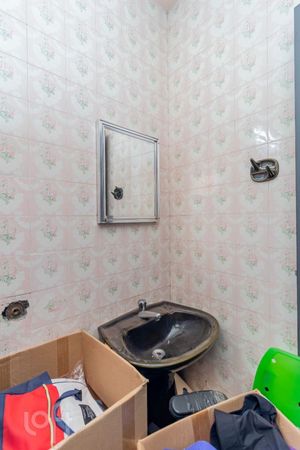 Image 16 - 886536