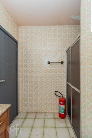 Image 20 - 886536