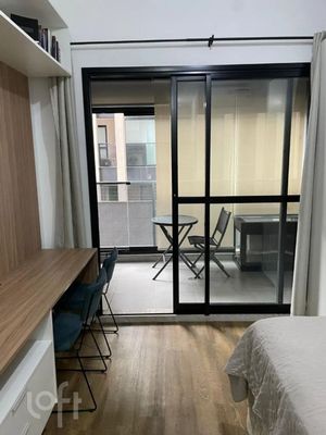 Image 13 - 886537