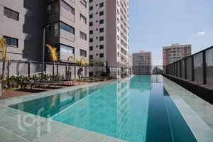 Image 11 - 886537
