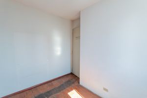 Image 17 - 886544