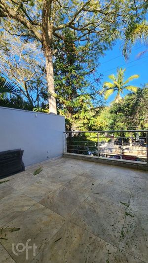 Image 13 - 886550