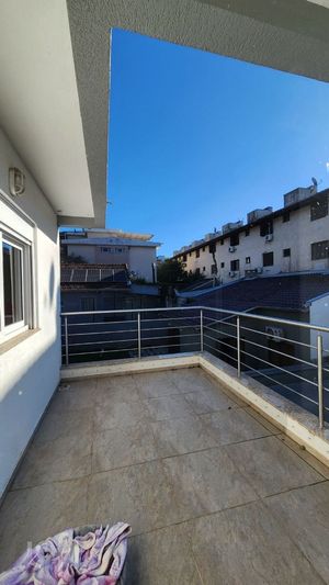 Image 12 - 886550