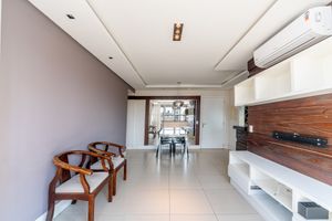 Image 11 - 886556