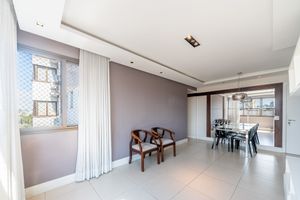 Image 12 - 886556