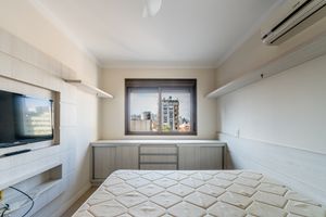 Image 17 - 886556