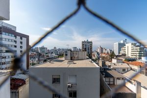 Image 21 - 886556