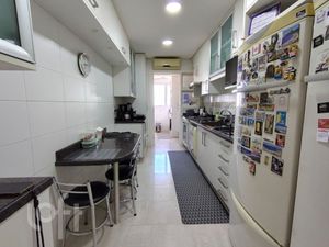 Image 15 - 886564